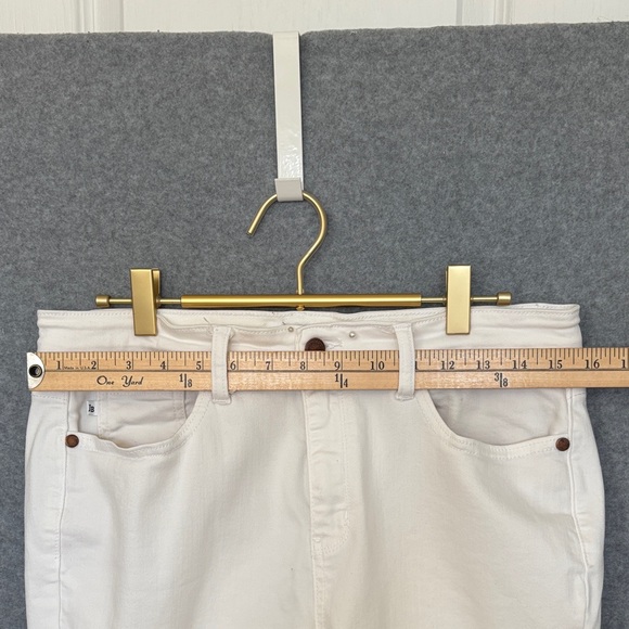 Judy Blue Women's Cream Cropped Jeans - Picture 5 of 7